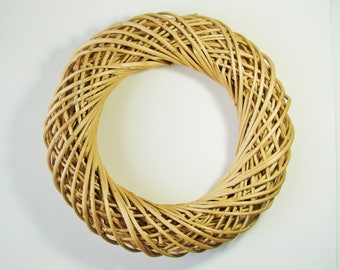 Natural Wicker, 26 cm in diameter wreath.