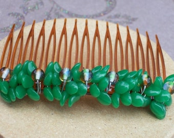 Emerald green beaded haircomb.Hair accessory.