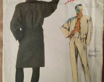 Vintage Vogue 1622 Jacket, Skirt and Pants. Size 8