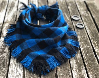 The “blue buffalo” frayed blanket dog bandana