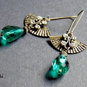 Collier + Boucles D'oreilles Avon Vert Et Or – Filigrane Goutte Verte, Neuf Boîte