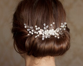 Bridal hair comb Wedding hair comb Bridal comb Pearl bridal comb Delicate bridal comb Crystal hair comb Flower hair comb Bridal hair jewerly