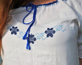 Peasant blouse, peasant top, embroidered peasant blouse, Hungarian blouse, Hungarian top, folk embroidery, boho crochet blouse, floral top