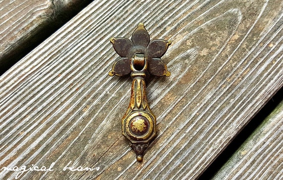 KBC Teardrop Dresser Pull Antique Drawer Pulls Antique Pendant Pull KBC Teardrop Dresser Pull Antique Drawer Pulls Antique Pendant Pull Antiqued Brass Drawer Pulls Decorative Drawer Pull Handles Cabinet Pulls from ... - KBC Teardrop Dresser Pull Antique Drawer Pulls Antique Pendant Pull