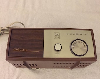 General Electric AM Solid State Radio - Works - Used