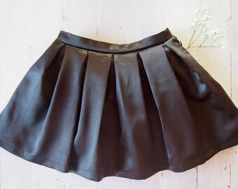 Las niñas falda hecha a mano oliva oscuro verde falda falda plisada de raso Formal tamaño 8-10