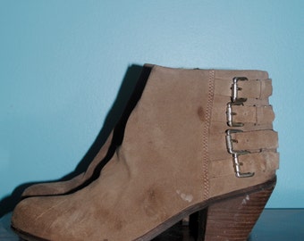suede heeled ankle boots. size: 8 / 9