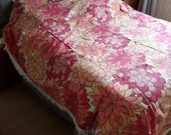 Retro 70s Design Double Bedspread