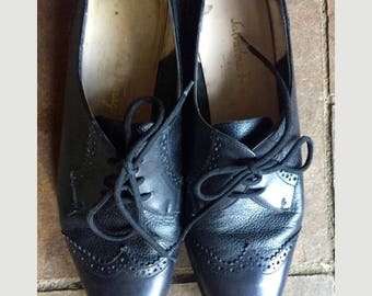 SALVATORE FERRAGAMO black leather oxford wingtip size 7.5