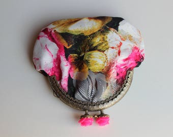 Spring Flowers, Kiss clasp Coin Purse, Change pouch, Clasp coin pouch, Vintage purse, coin purse with rose clasp, Pink Roses, Small gift