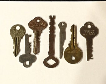 Vintage Keys Antique Keys, Flat Keys Rusty Keys, Lot of 7 Keys,Collectibles, Use for Jewelry, Craft and Art Projects. Circa 1920s