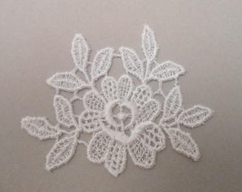 6.5 x 8 cm white lace flower