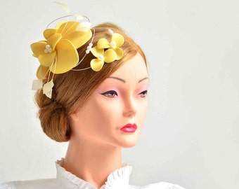 Yellow fascinator Large yellow fascinator hat Romantic fascinator Yellow wedding headpiece Flower headpiece Wedding fascinator