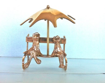 Brass Frog Couple Sitting on a Bench/Vintage Brass Frogs/Brass Frogs on a Bench/Brass Frog Figurine/Frog Decor/Frog Lovers Gift/Brass Frogs