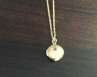 gold locket, small locket, round locket, vintage locket, vintage gold round locket, gold round locket, circle locket, gold necklace,necklace