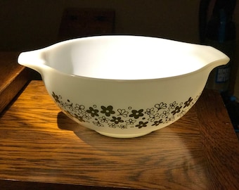 Pyrex Glass Mixing Bowl