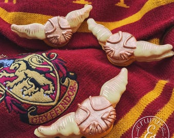 12 Harry Potter Golden Snitch Macarons
