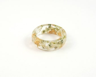 Nature ring, Real Flower resin ring, Pressed flower jewelry, Botanical ring, stacking ring, bridesmaid jewellery, Gold flakes white flowers