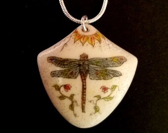 Dragonfly necklace pendant scrimshaw technique resin engraving Moosup