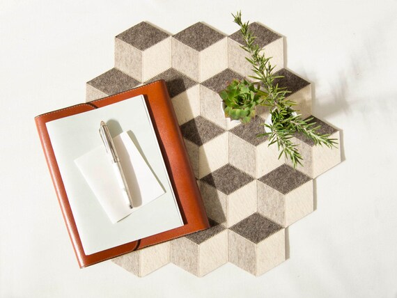 Large table mat / wool felt / light grey / geometric mat / stylish table mat / handmade / made in Italy