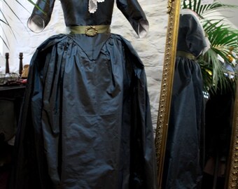 18th Century Round Robe in linen or silk