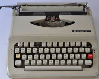 Chevron 63 Working Typewriter, Portable Typewriter, Vintage Typewriter, Beige Typewriter, Manual Typewriter, Retro Typewriter