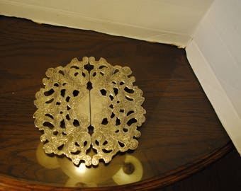 Silver Colored Expandable Trivet