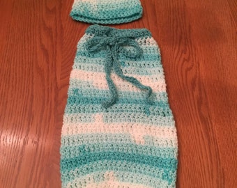 Newborn baby cocoon and hat set
