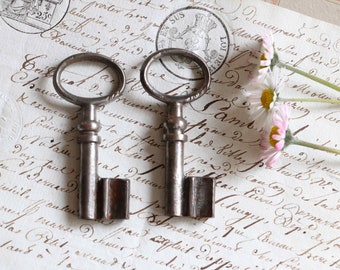 2 old little french keys : 2, 4 " long