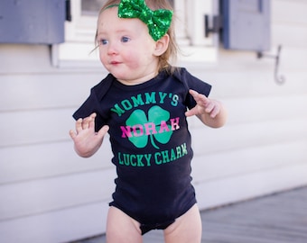 St patricks day personalized baby shirt - Lucky shirt - Green shamrock - Lucky Charm bodysuit - Boy Shamrock shirt - girl shirt