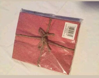 Package* 4 fat quarters * Red / white checked