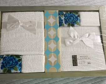 Vintage Cannon bath towel set — in box!! Retro bathroom towels