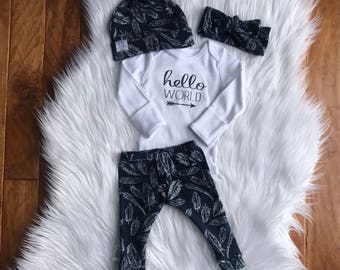 Hello world / Hello World outfit / Hello world onesie / Newborn outfit / baby outfit / coming home outfit / feather leggings / navy leggings