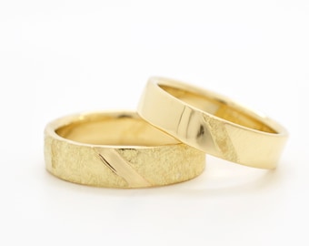 Textured 18kt Gold Wedding Band Set