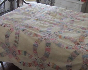 Strikingly Pretty Vintage Double Wedding Ring Quilt TOP 105X70"