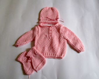 Sweater shoes and pink hat for girls-and months