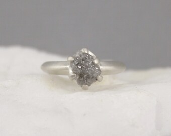 Non rugueux de-Texture mat argent - bague de fiançailles en diamant brut-coupe conflit gratuit diamant - bagues de fiançailles - bague de naissance avril