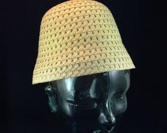 Women's Straw Cloche Style Hat Natural Color Size Small 20 1/2 Inches 01383