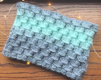 Chunky Knit Cowl, Knit Neckwarmer / The Bonnie Crest Cowl/ in Gray and Mint