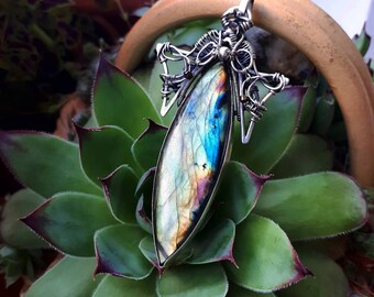Labradorite Pendant, Art jewlery, Labradorite necklace, Gift for her, Statement pendant, Oxidized silver jewelry, Birthstone necklace,Unique
