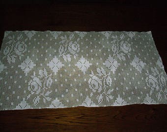 Table runner handmade white roses