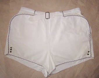 Vintage white shorts embroidery 36/38