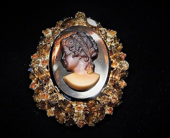 Juliana Brooch / DeLizza Elster / BOOK PIECE /Verified D & E / Rhinestone / Cameo / Faux Tortoise Shell / Mid Century