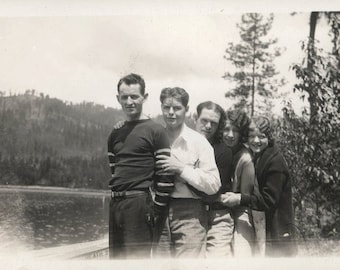 vintage photo Flapper Girls & Guys Line up at the Lake 1927