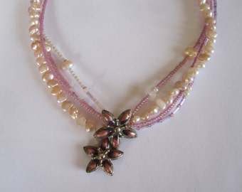 Vintage Floral pearl necklace