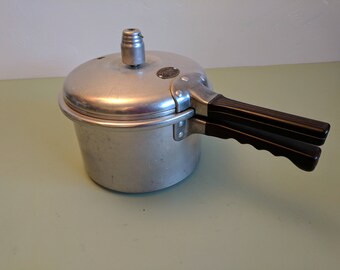 PRESTO Cook-Master pressure cooker Model 60 4 qt