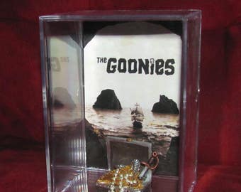 The Goonies "One Eyed Willy's Chest" Collectible Display.....We Combine Shipping On All