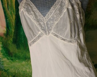 Rose Bud Embroidered Slip