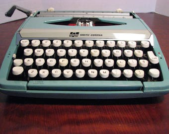 Vintage Smith Corona Corsair Deluxe Manual Typewriter