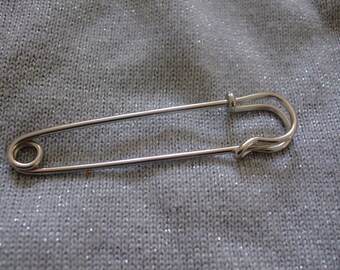 Large safety pin brooch 7.5 cm